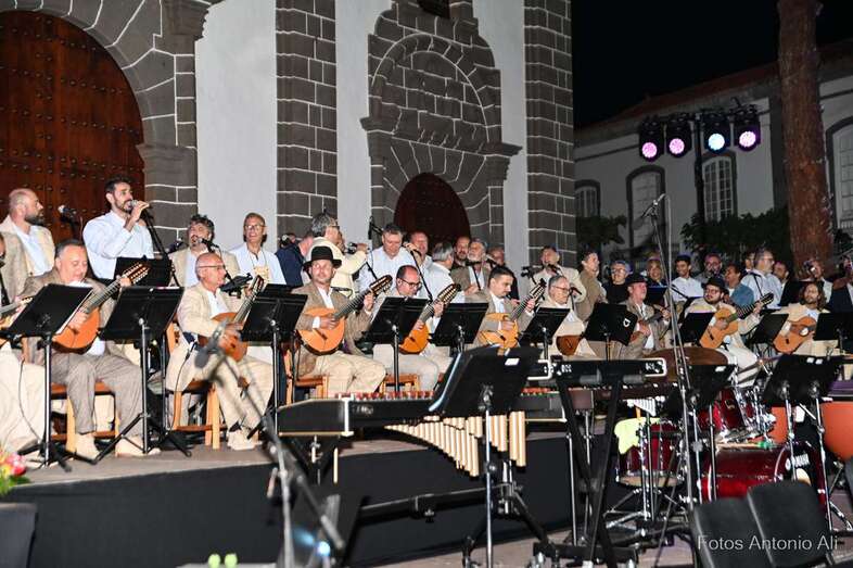 Momento del pregón de anoche en Teror/Antonio Alí.
